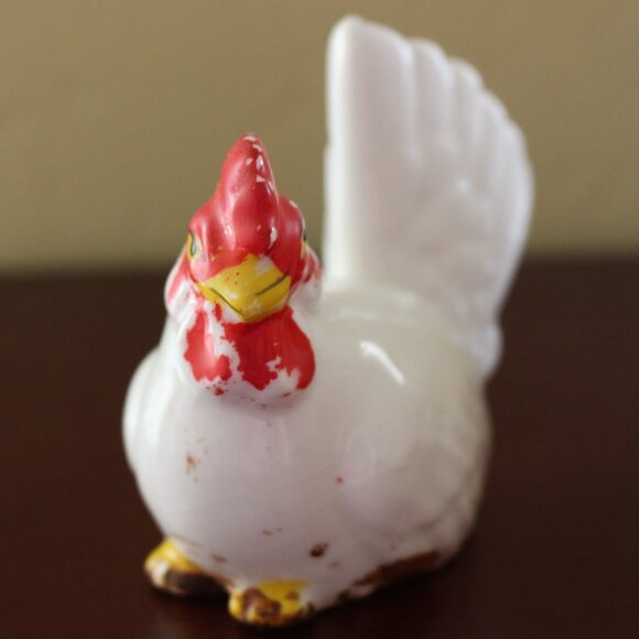 Vintage White Porcelain Hen and Rooster Salt & Pepper Shakers - Picture 7 of 14